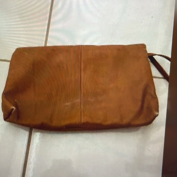 Vtg Camel Colored Leather Clutch. Y2K - Picture 2 of 7
